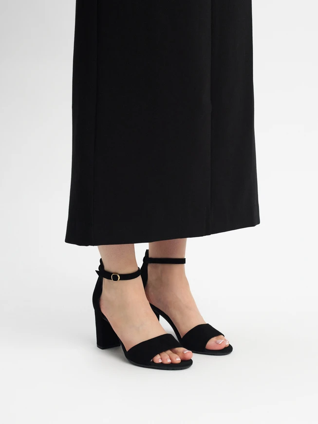 Schwarze Velours-Sandalen mit Blockabsatz