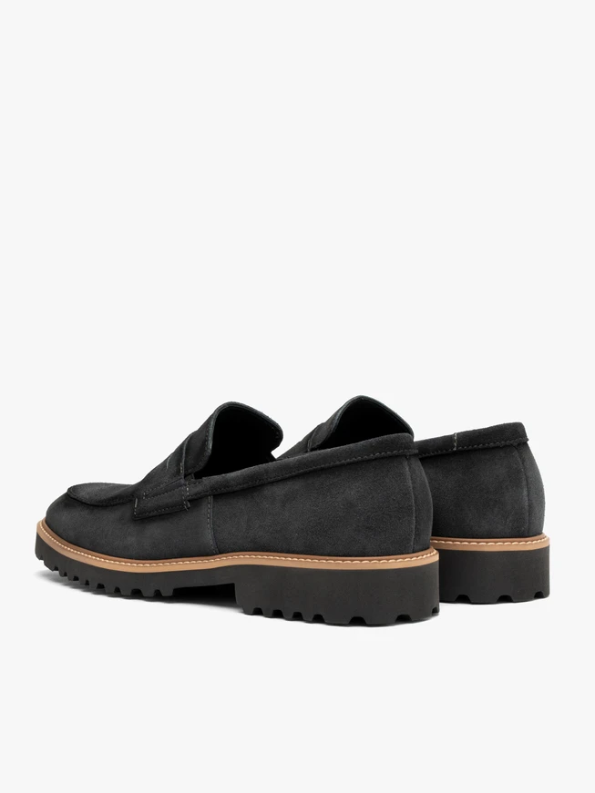 Veloursmokassins im lässigen Stil