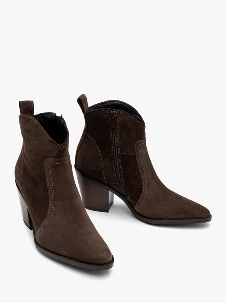 Braune Cowboystiefel aus Velours