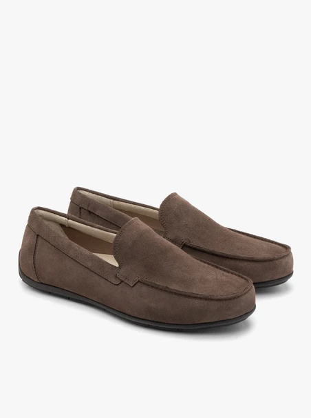 Veloursmokassins im lässigen Stil