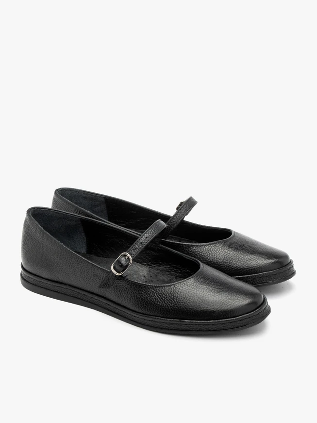 Black ballerinas with strap