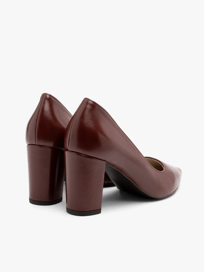 Burgunderfarbene Damenpumps mit Stilettoabsatz