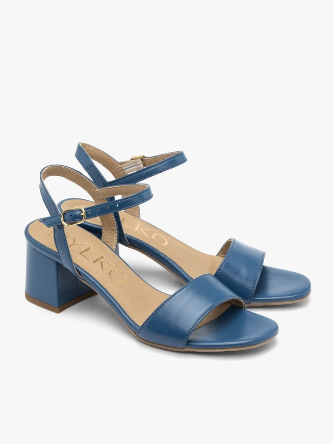 Blaue Blocksandalen