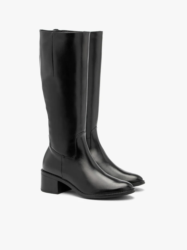 Classic black women’s knee boots
