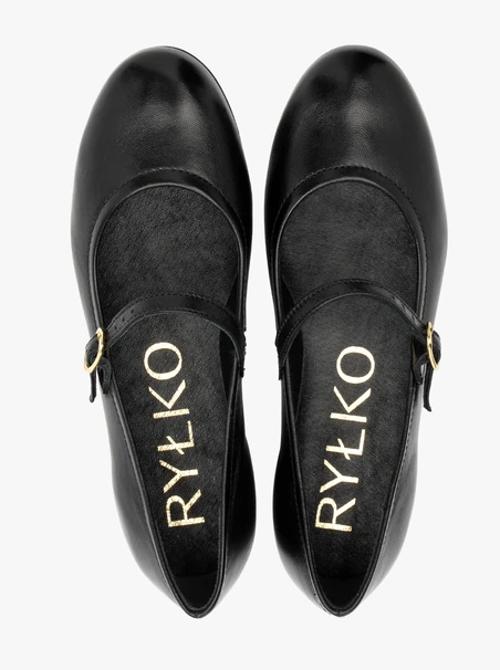 Black women’s ballerinas with strap