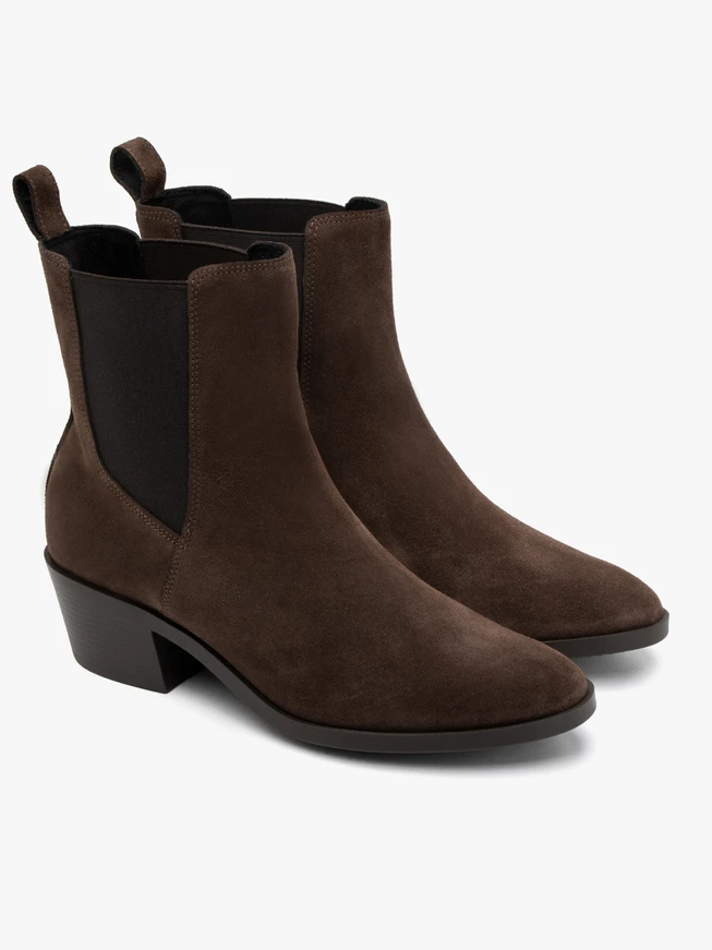Brown women’s suede Chelsea boots with low heel