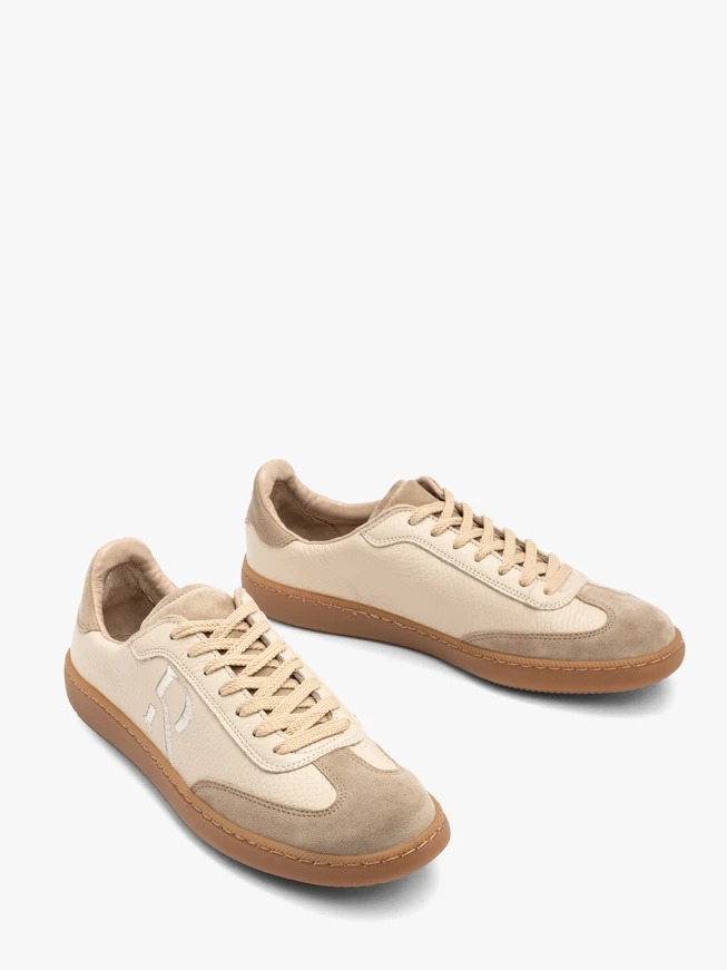 Beige Sporthalbschuhe mit dekorativer Stickerei
