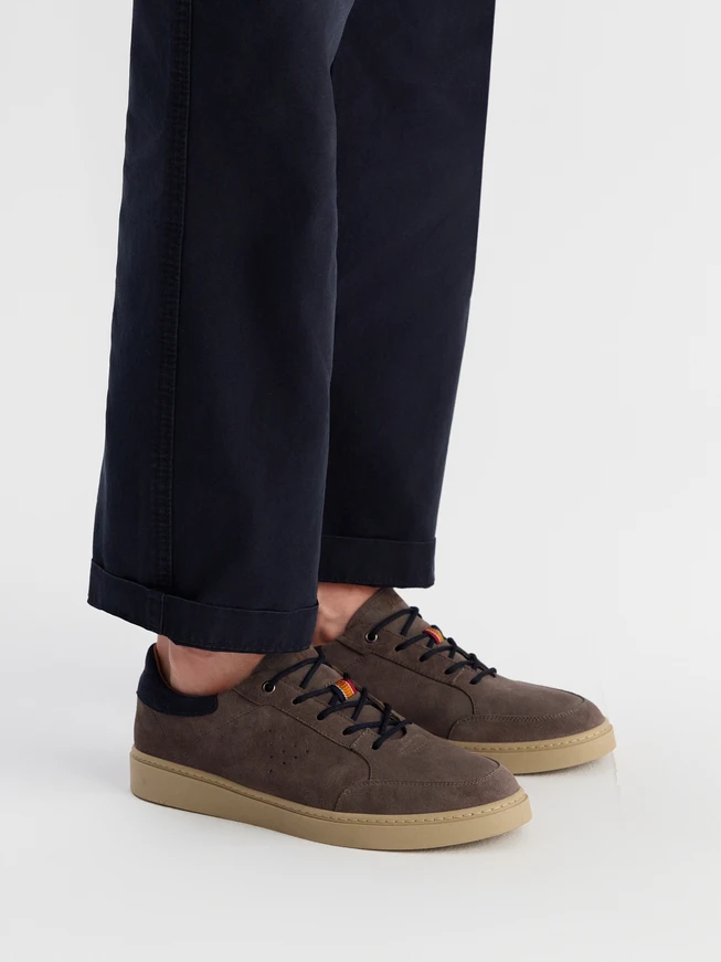 Graue Herrenschnürschuhe