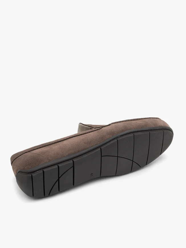 Veloursmokassins im lässigen Stil