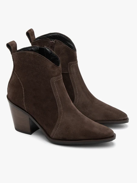 Braune Cowboystiefel aus Velours