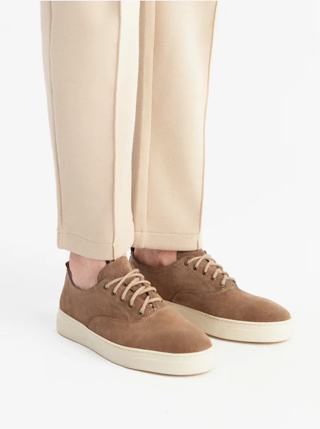 Braune Herrenhalbschuhe mit festem Boden