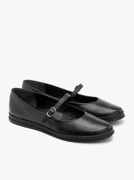 Black ballerinas with strap
