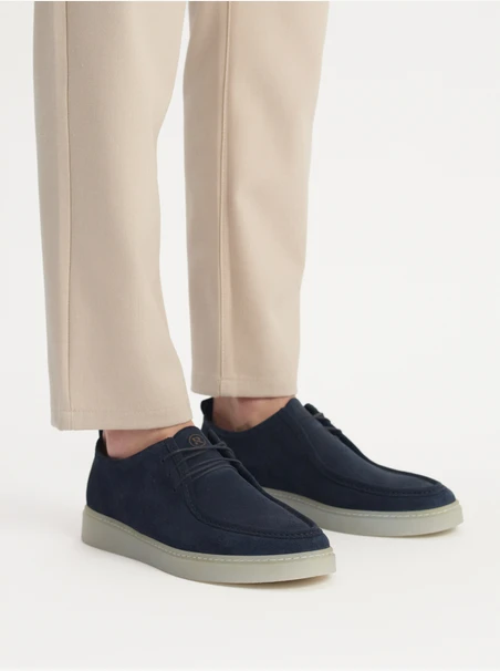 Halbschuhe aus Veloursleder für Männer mit Ziernähten