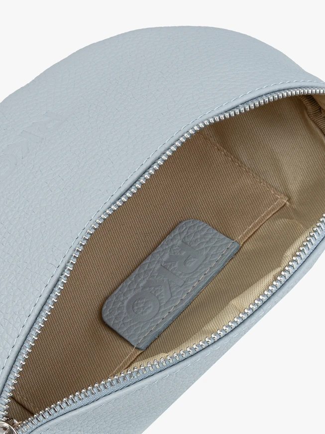 Blaue Nierentasche mit Quaste