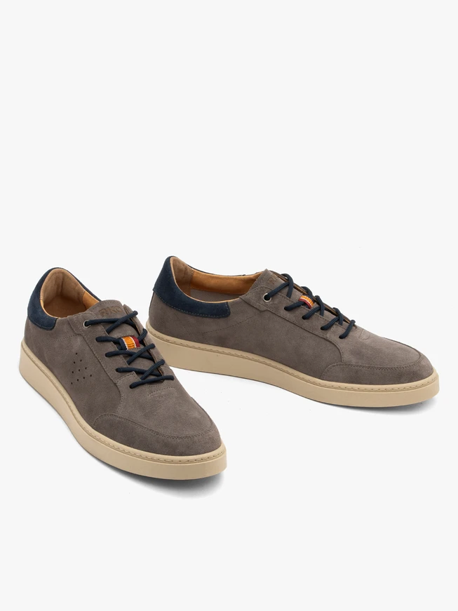 Graue Herrenschnürschuhe