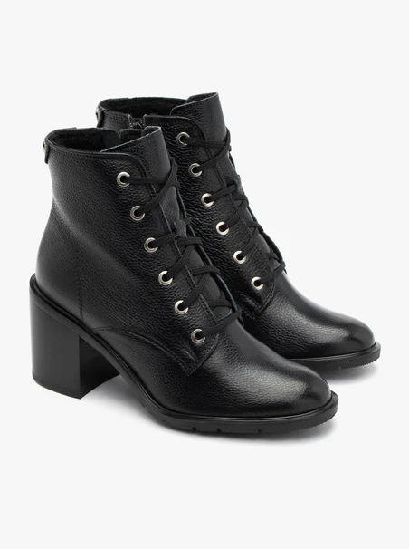 Women’s boots on a chunky block heel