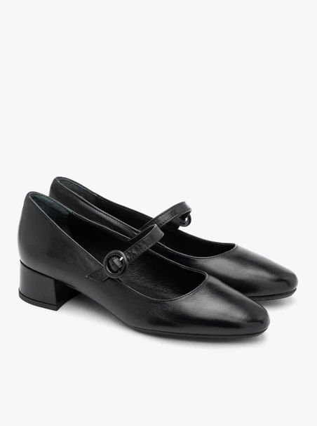 Black strap pumps with low block heel