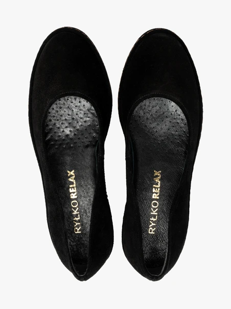 Schwarze Plateau-Pumps aus Velours