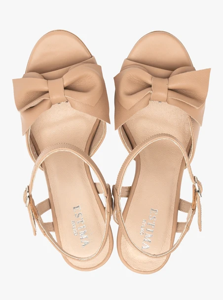 Beigefarbene Sandalen mit abnehmbarer Schleife
