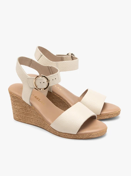 Cremefarbene Damen-Sandalen