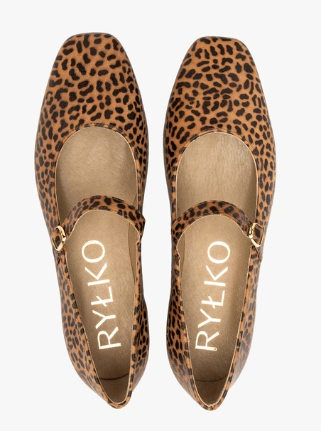Panther-Ballerinas mit einem Riemen im Mary-Jane-Stil