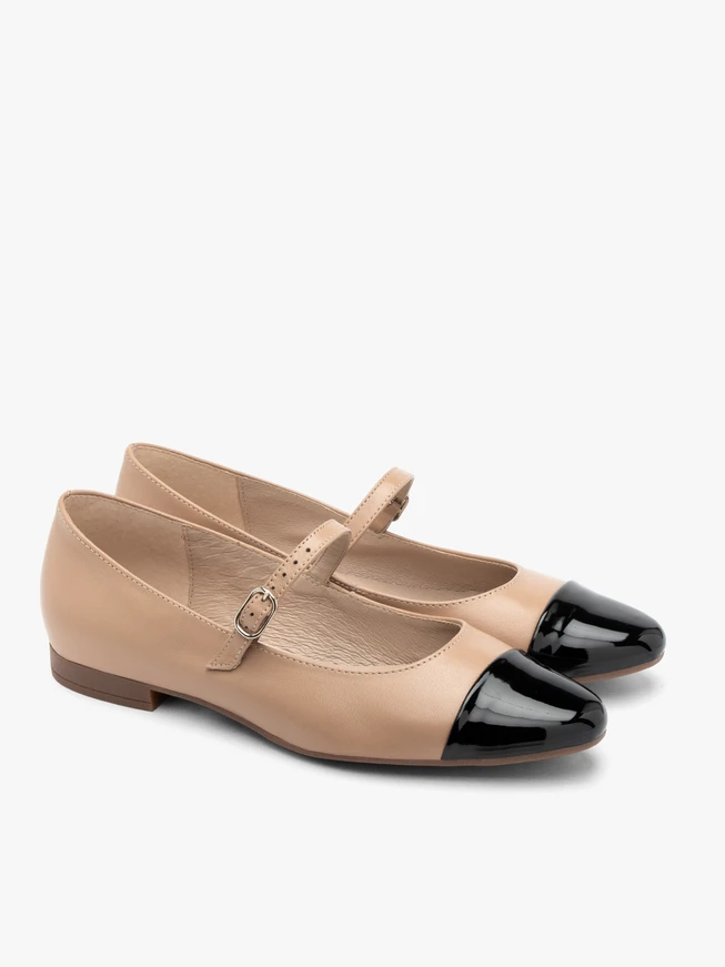 Beige ballerinas with contrasting black toe