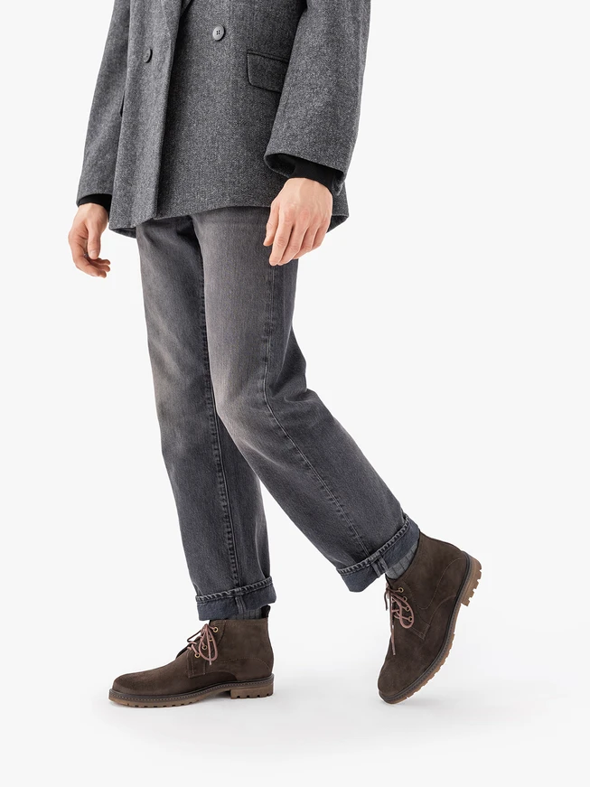 Braune isolierte Velourslederstiefel
