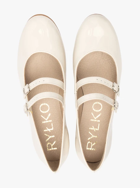 Patent ballerinas with two straps