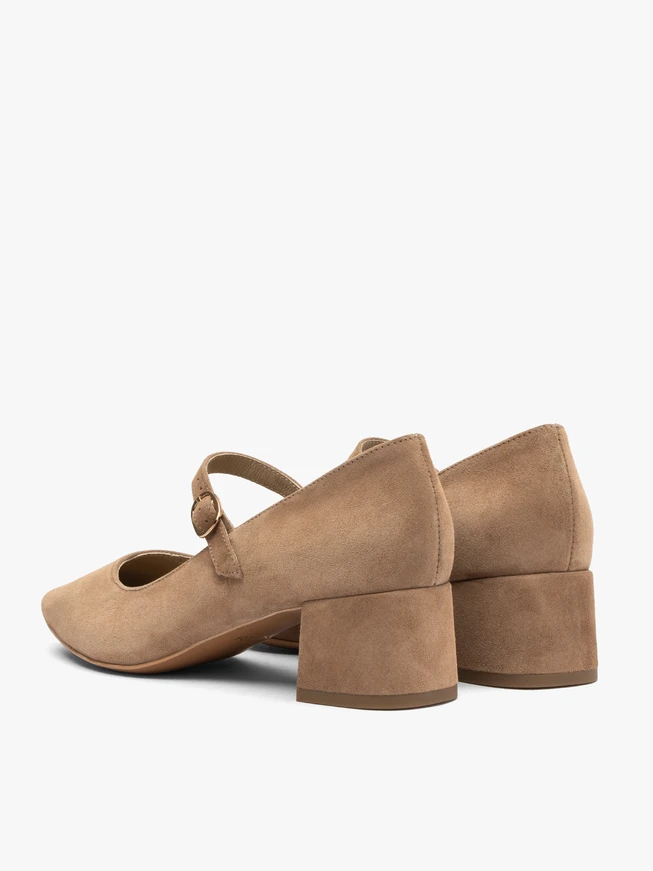 Light brown pumps