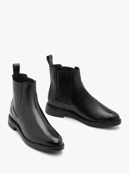 Schwarze Slingbacks aus isoliertem Leder