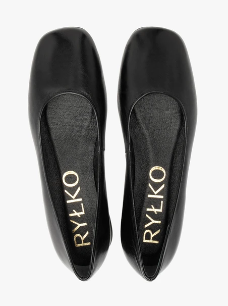 Schwarze klassische Pumps aus genarbtem Leder