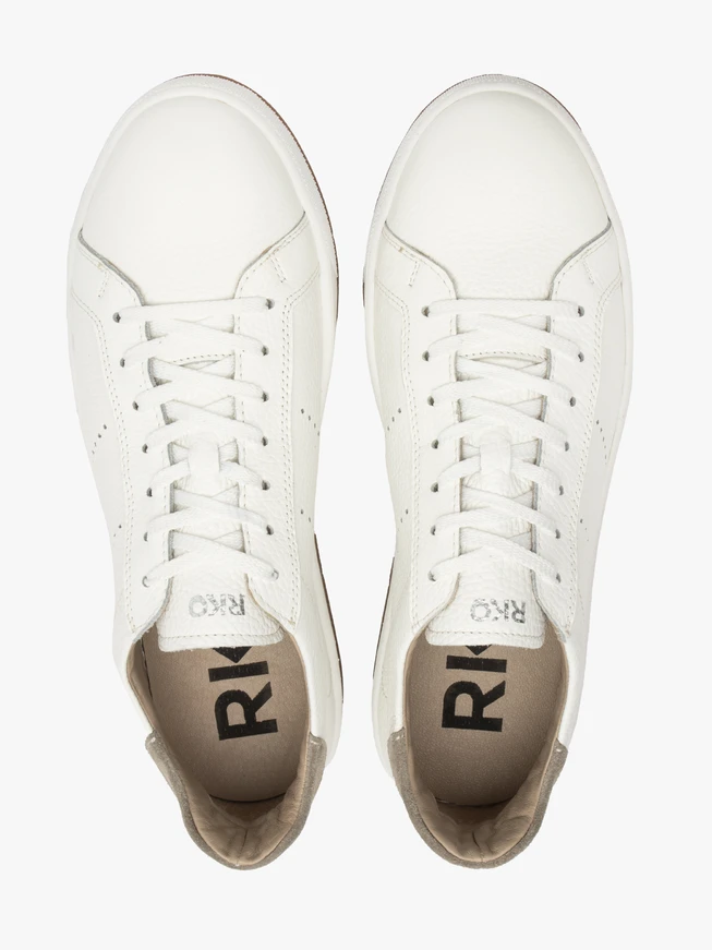 White sporty shoes with two-tone sole