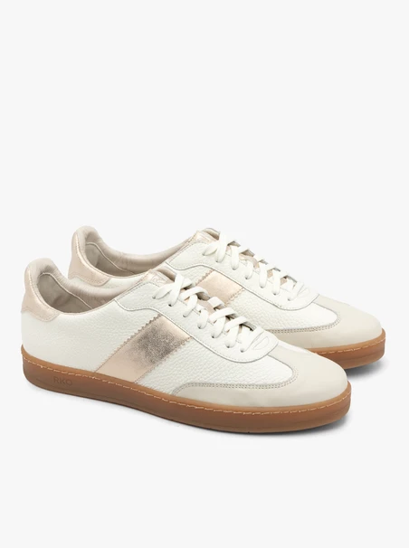 Cream sporty shoes with platinum accents