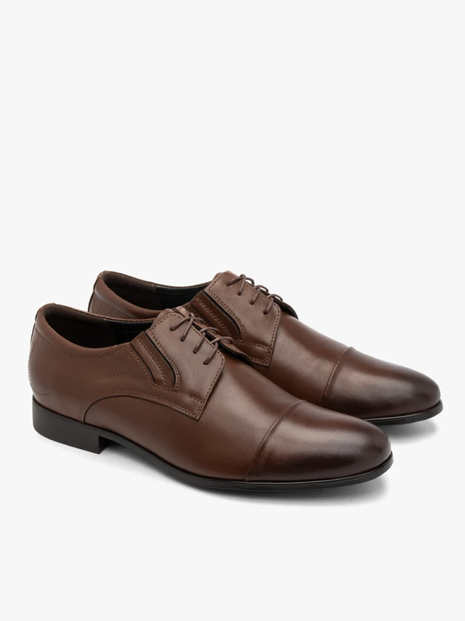 Men’s brown lace-up shoes