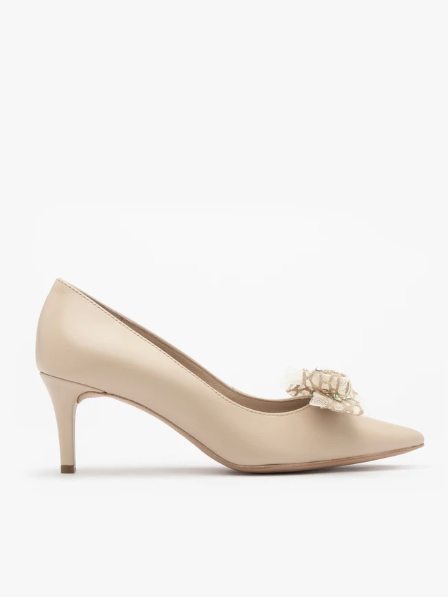 Beige pumps with detachable bow