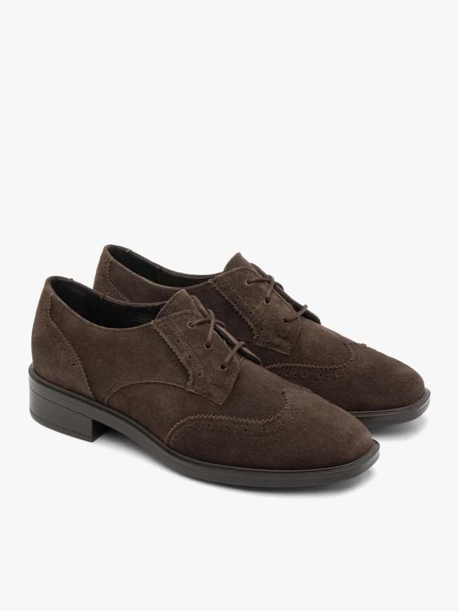 Halbschuhe aus braunem Veloursleder zum Schnüren