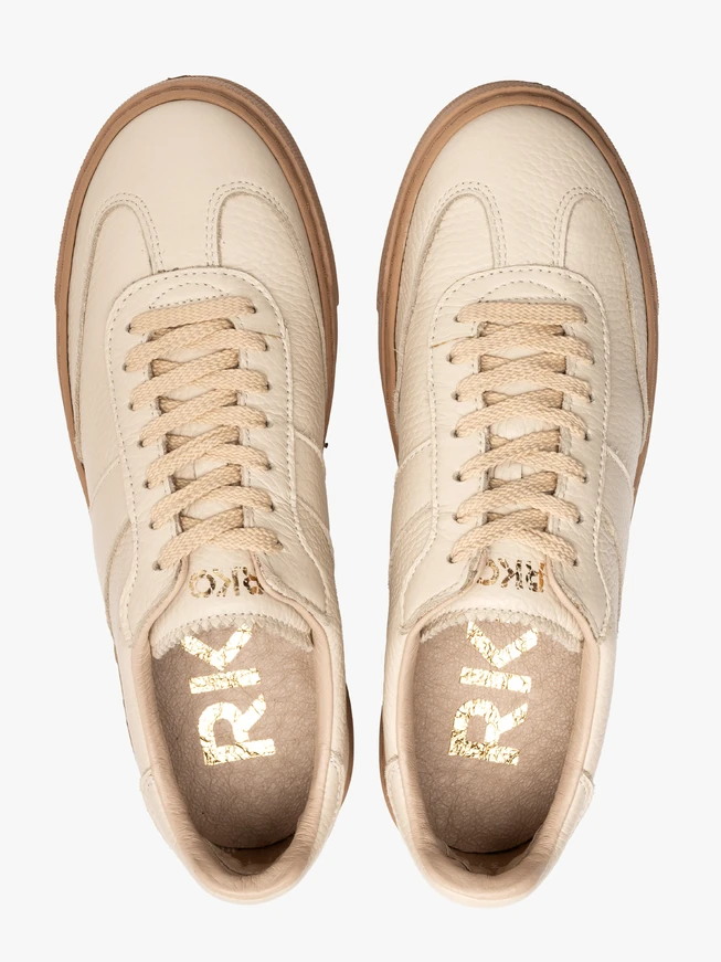 Cremefarbene Sporthalbschuhe mit dunkelbeiger Sohle