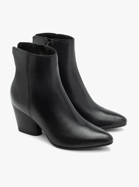 Schwarze Stiefel mit Absatz aus genarbtem Leder