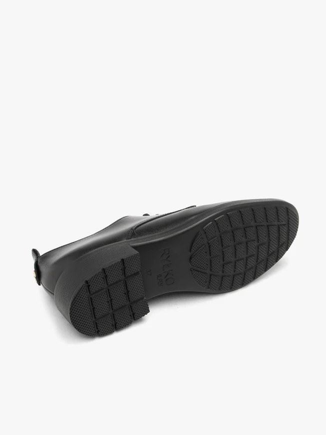 Black lightweight women’s shoes