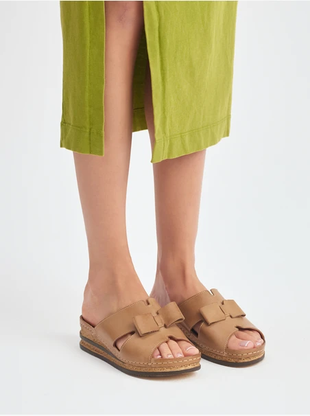 Beige Damen-Flip-Flops mit Plateau