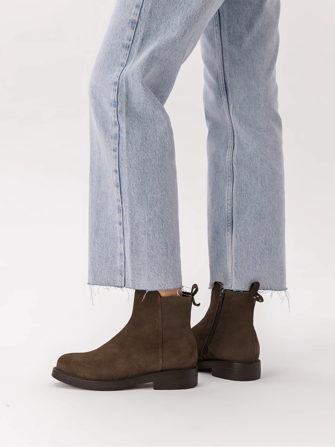 Grüne Velourslederstiefel