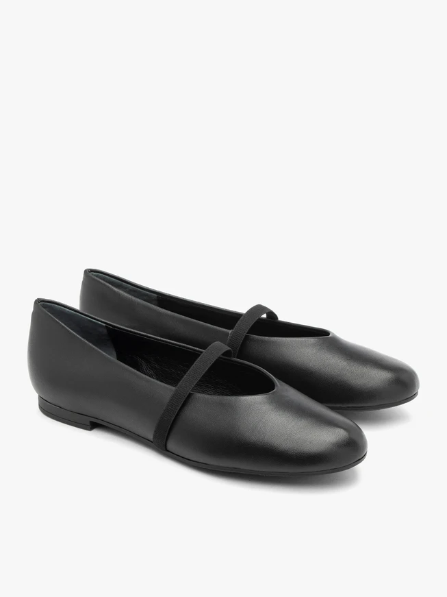 Black minimalist ballet flats with elastic