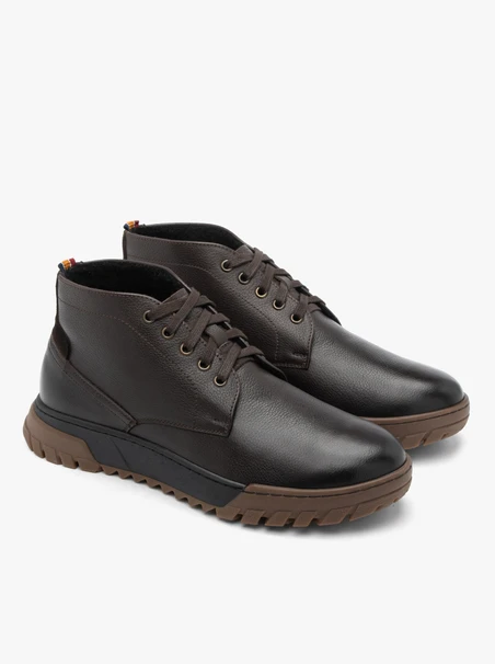 Braune Sportstiefel