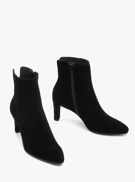 Stöckelschuhe aus schwarzem Velours