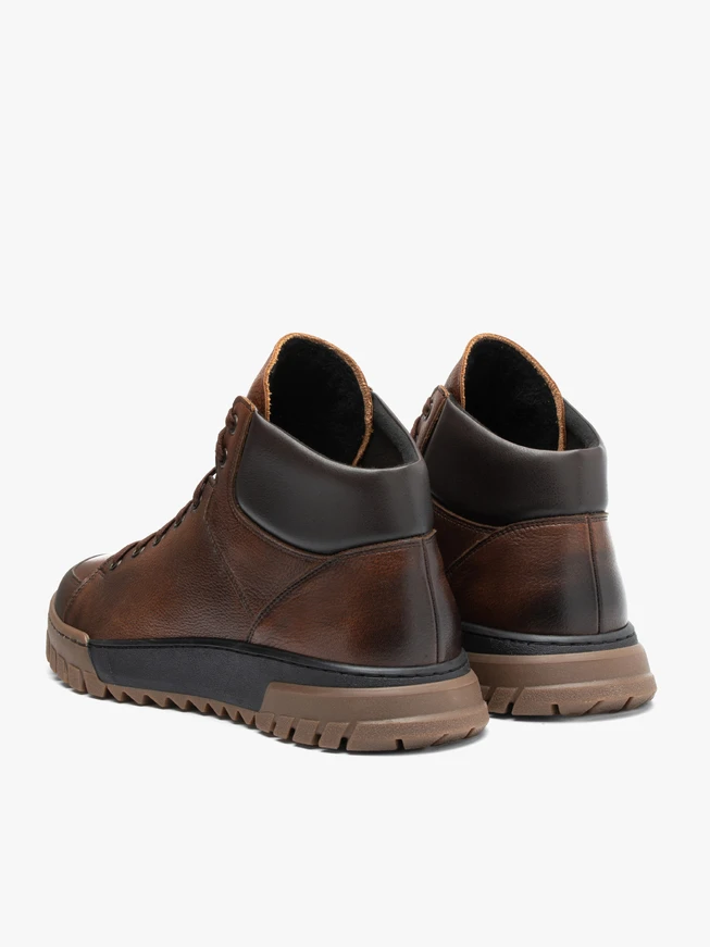 Braune Sportstiefel