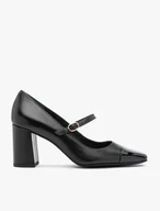 Schwarze Pumps mit lackierter Nase