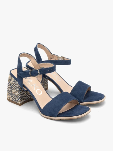 Marineblaue Sandalen mit dekorativem Blockabsatz