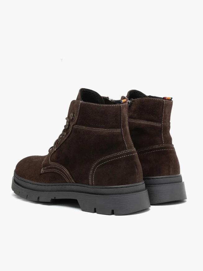 Men’s dark brown boots