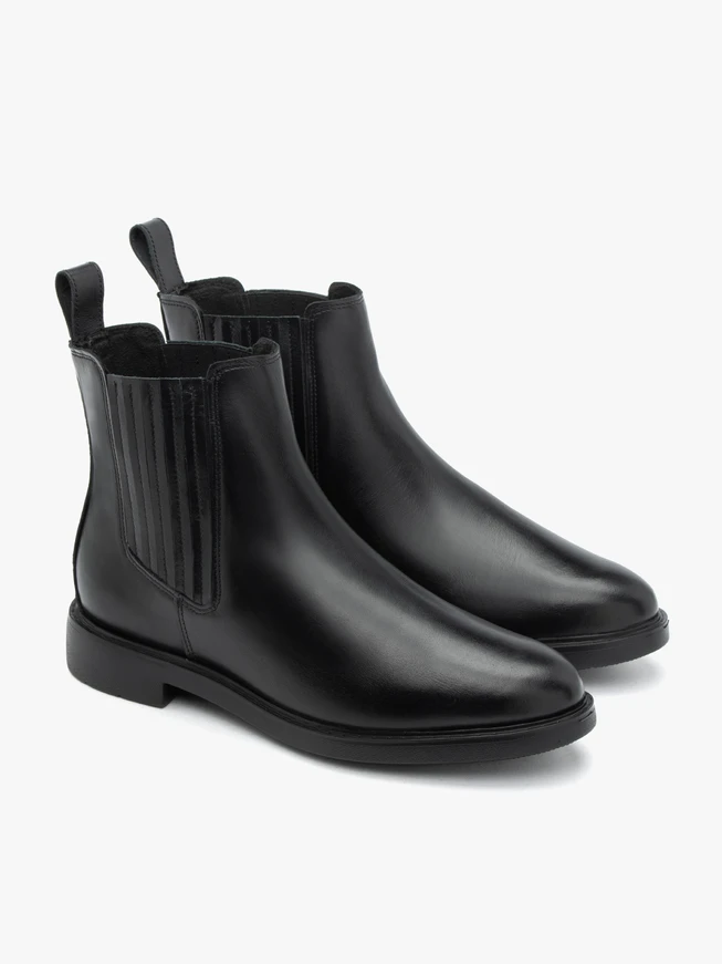 Black leather warm-lined Chelsea boots