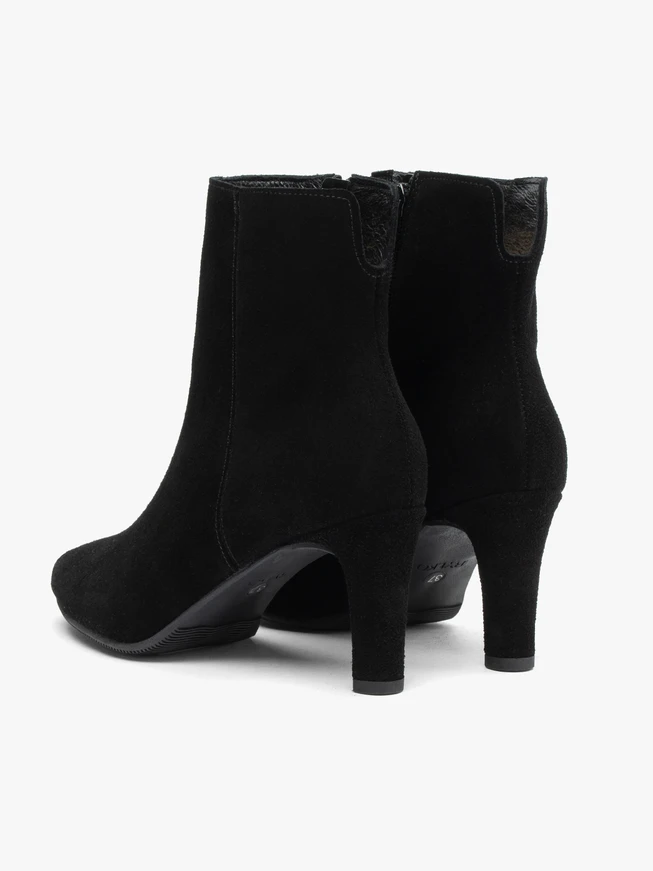 Stöckelschuhe aus schwarzem Velours